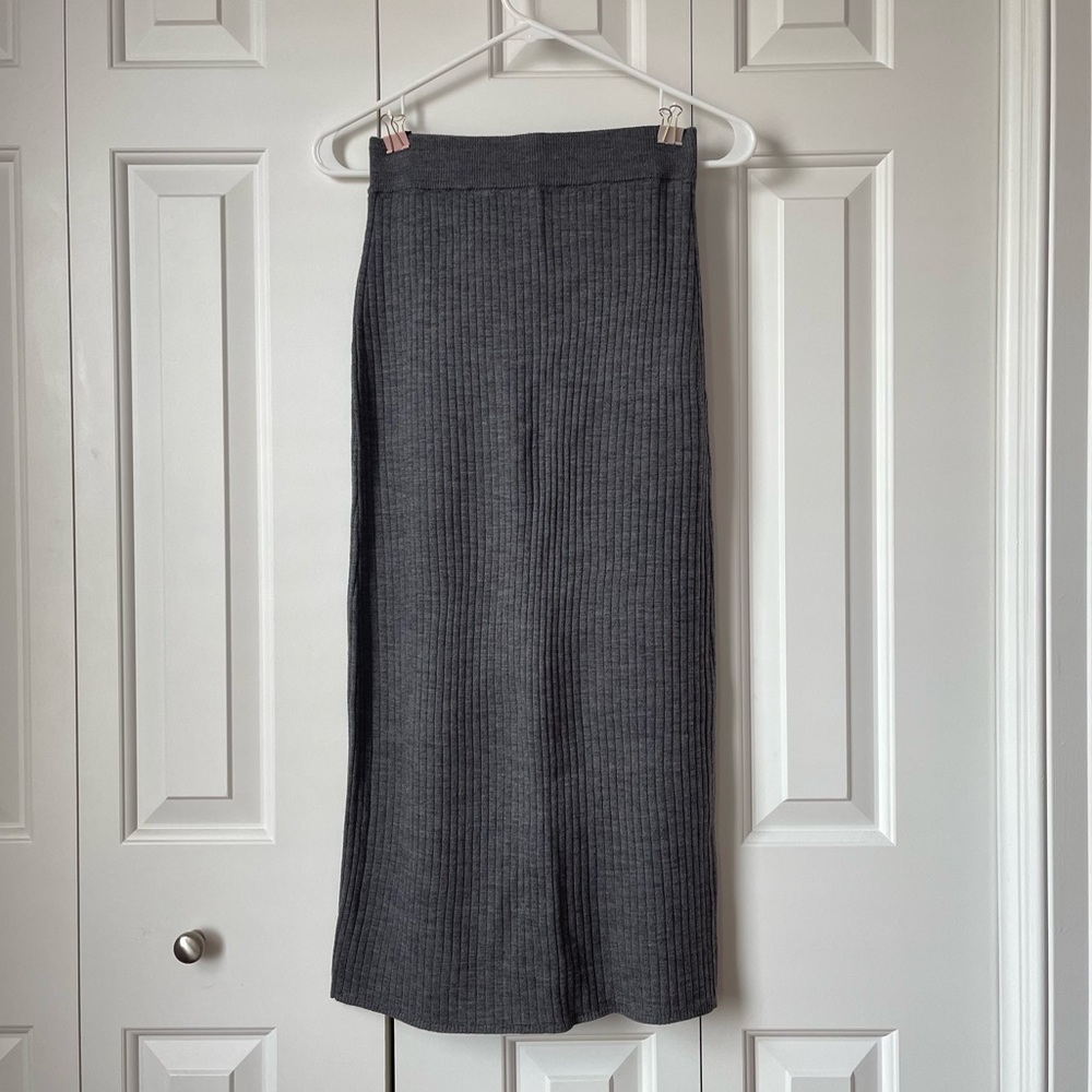 Uniqlo Rib Knitted Midi Skirt
